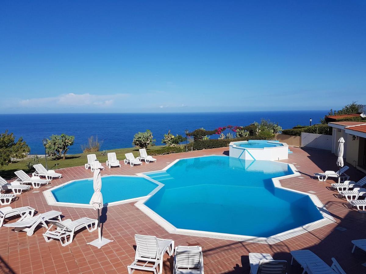 Blue Diamond Apartment Parghelia Bagian luar foto