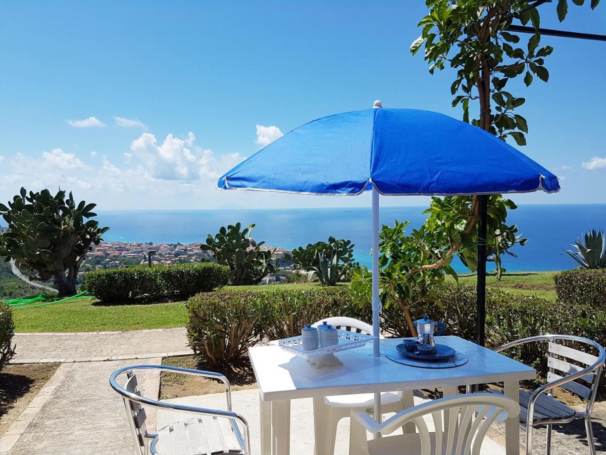Blue Diamond Apartment Parghelia Bagian luar foto